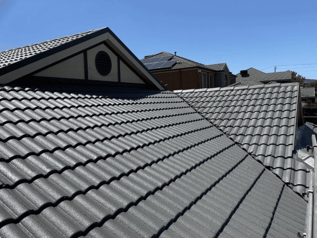 Tiled residential roof surface for roofing compliance guidance